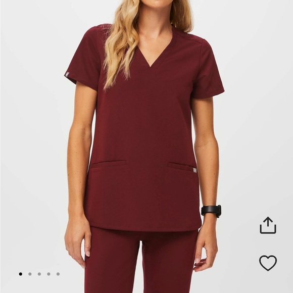 NWT FIGS three-pocket Casma top - size M - Picture 1 of 3